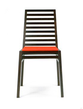 SEDIA ANOUK T.Line Sedia con struttura in faggio tinto in vari colori ,anche al campione.
Sedile con cuscino imbottito e rivestito in tessuto o pelle.
Necessari 0,30 mt di tessuto.
La sedia ricorda nel design, la struttura delle sedie di Mackintosh
